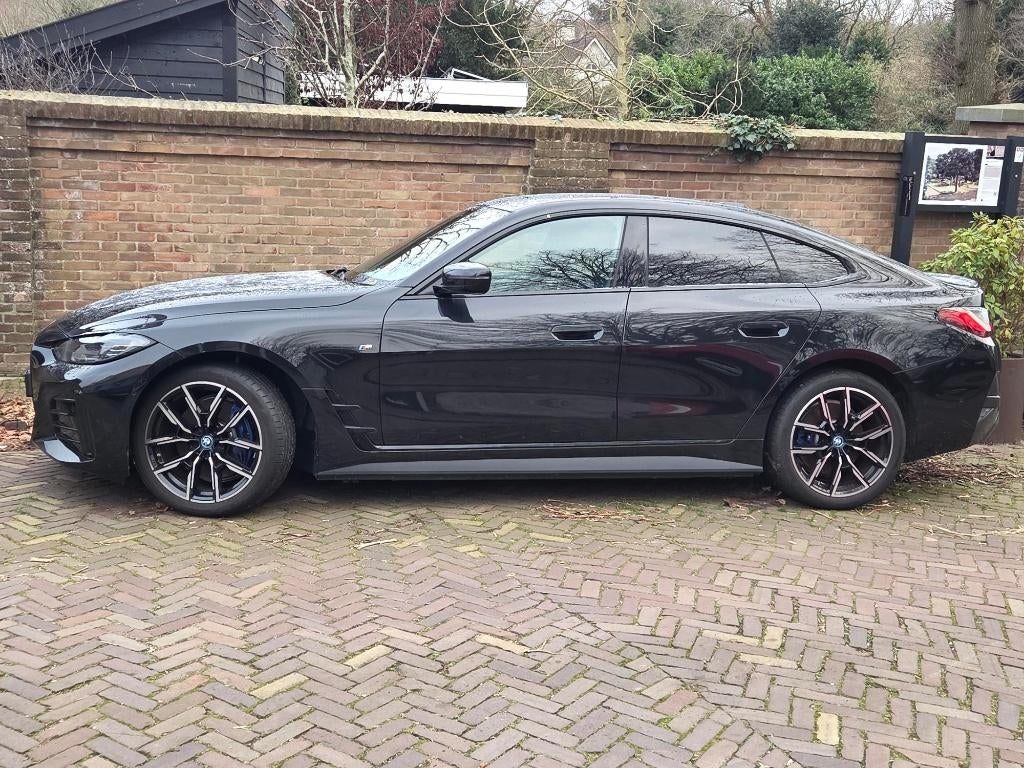 BMW i4 BEV Edrive40 340pk 2024 Zwart, Achterwielaandrijving, Zwart, 4 cilinders, Particulier