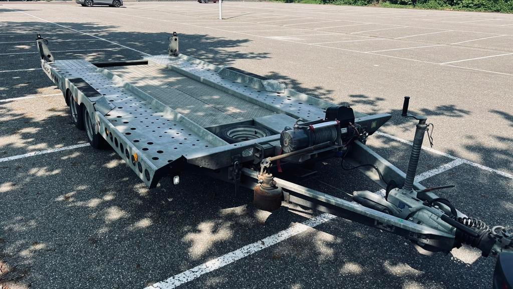 Autoambulance met elektrische + sleepdienst, Met chauffeur, Aanhangwagen