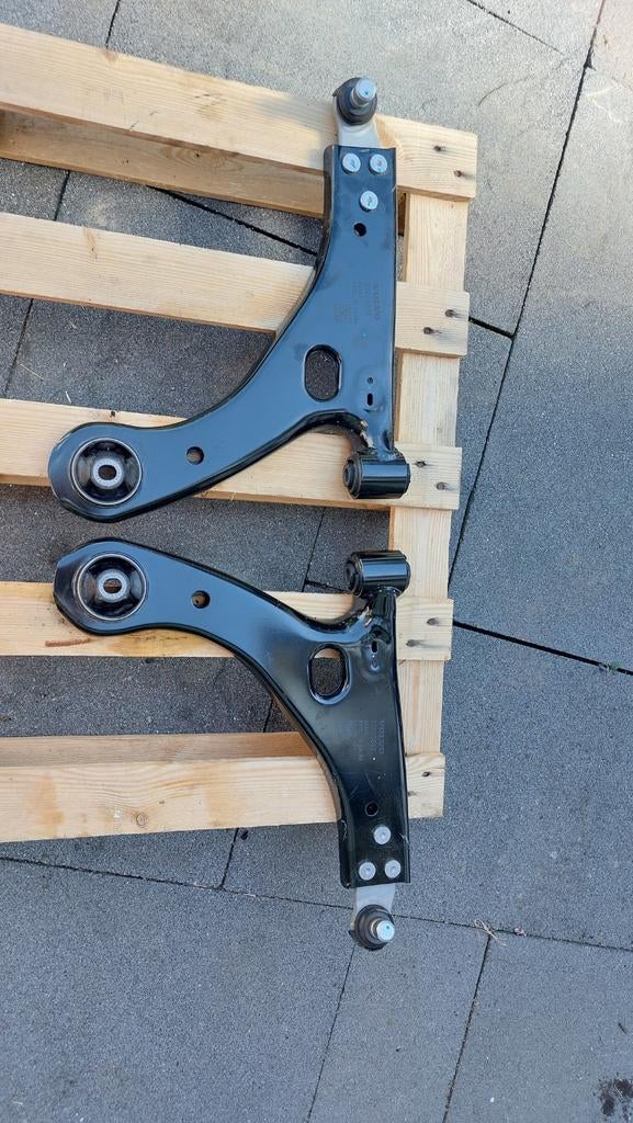 Draagarmen Volvo EX40  C40, Ophalen of Verzenden, Nieuw, Volvo