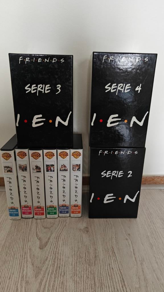 Friends Serie Videobanden Seizoen 1,2,3,4., Cd's en Dvd's, Dvd's | Tv en Series, Ophalen of Verzenden, Zo goed als nieuw, Komedie
