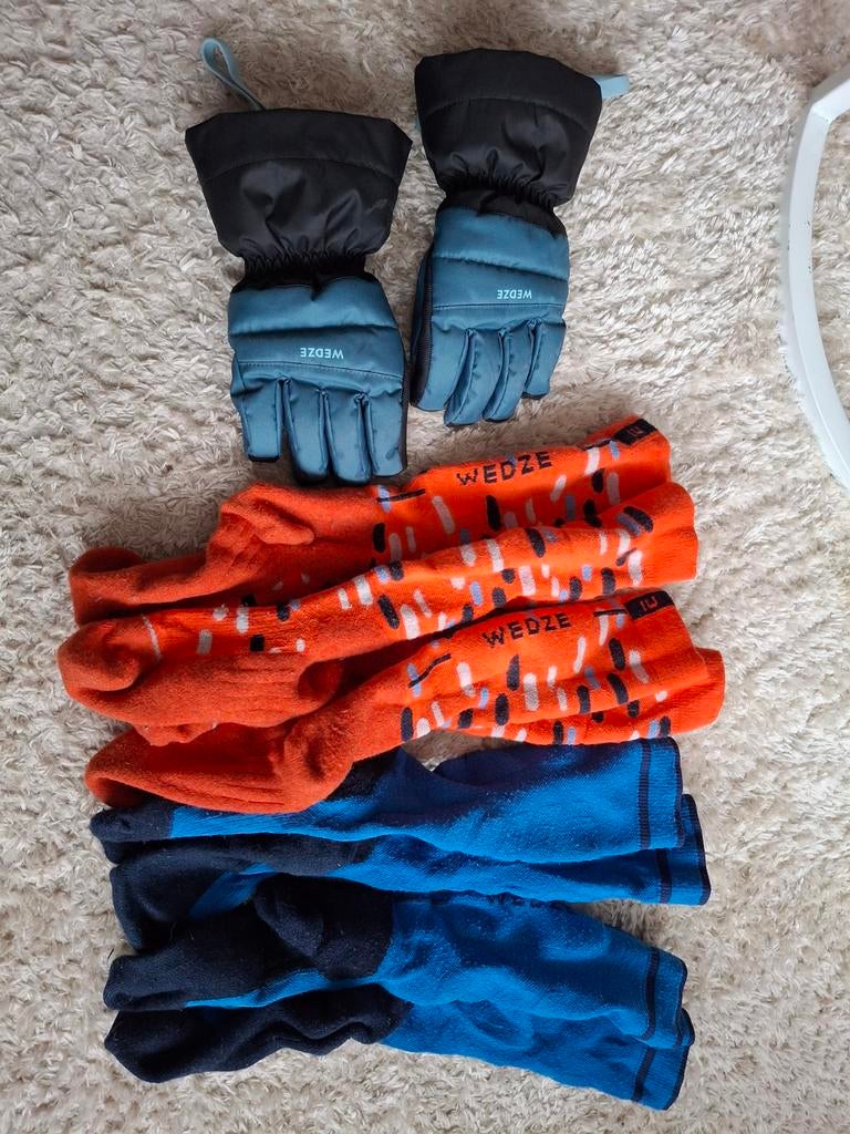 Ski sokken (maat 35-38) & ski handschoenen, 134 t/m 140, Gebruikt, Jongen of Meisje, Ophalen of Verzenden