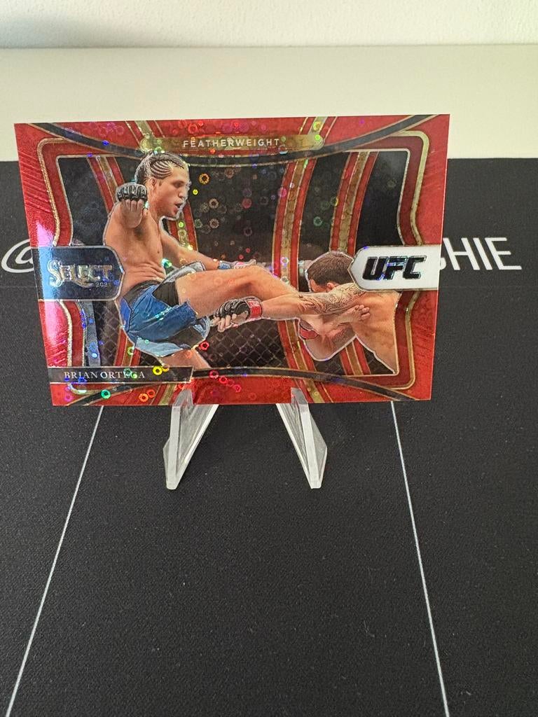 Panini prizm UFC /199 red disco Brian Ortega kaart, Ophalen of Verzenden, Zo goed als nieuw, Plaatje