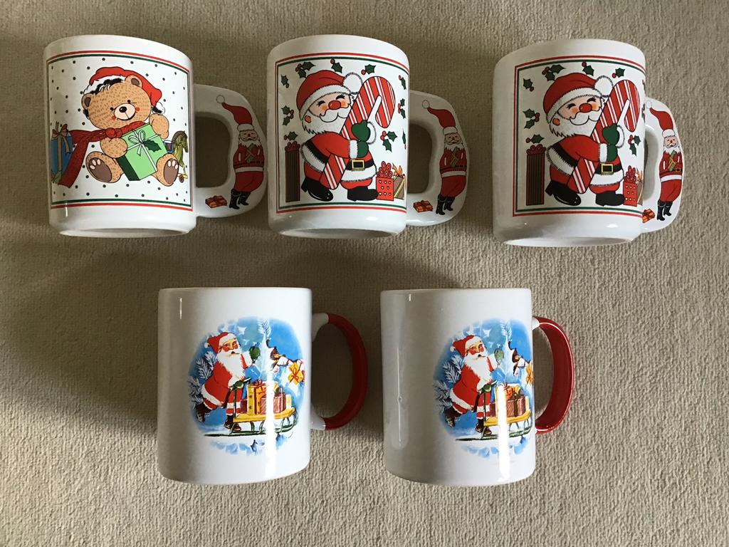 5 aardewerken kerstbekers, Diversen, Kerst, Ophalen of Verzenden, Zo goed als nieuw