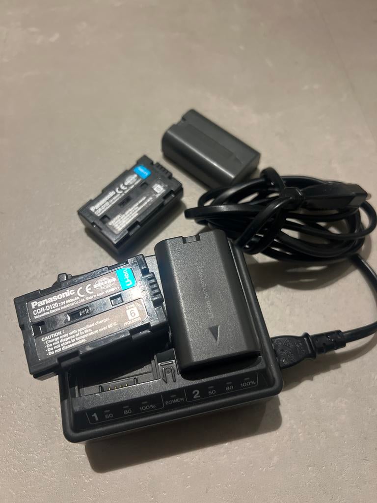 Panasonic CGR-D120 Accu's + Lader, Ophalen of Verzenden, Gebruikt, Oplaadbaar