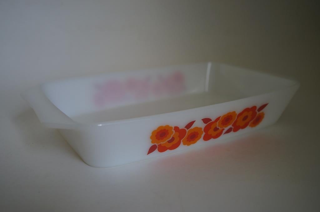 vintage Arcopal - Lotus - Ovenschaal bloemen - Jaren '70, Glas of Glazen, Ophalen of Verzenden, Overige stijlen, Glas