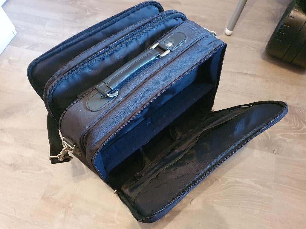 Laptop tas, Ophalen, 17 inch of meer, Gebruikt, Aktetas