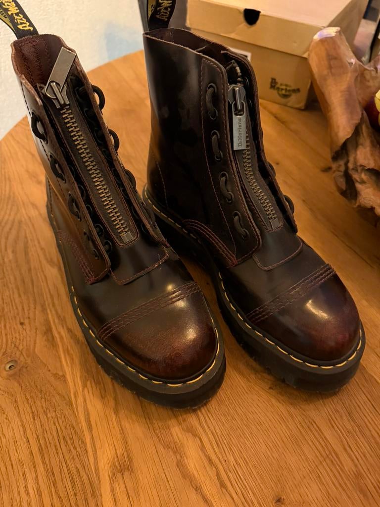 Dr martens sinclair cherry red maat 43 met doos, Ophalen of Verzenden, Zo goed als nieuw, Jongen of Meisje, Schoenen