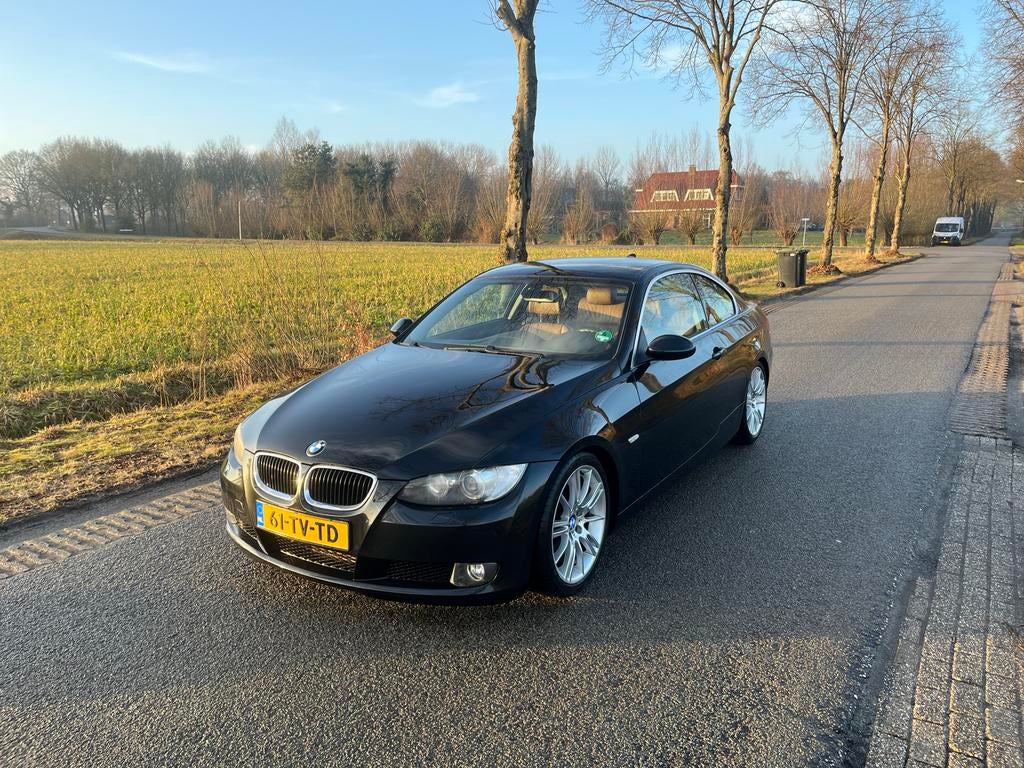 BMW 3-Serie 3.0 I 335 Coupe AUT 2007 Zwart, Auto's, BMW, Automaat, Achterwielaandrijving, 4 stoelen, Zwart