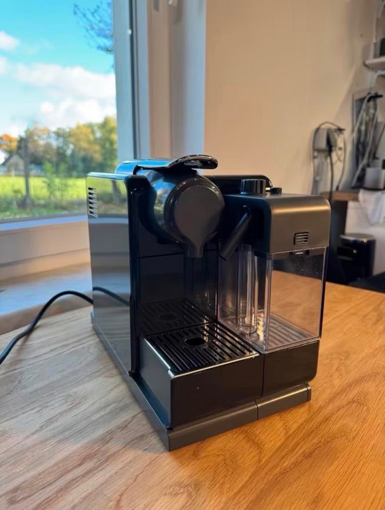 Nespresso De'Longhi Latissima Touch - Perfecte Koffie!, Witgoed en Apparatuur, Koffiezetapparaten, Ophalen, Koffiemachine, Zo goed als nieuw