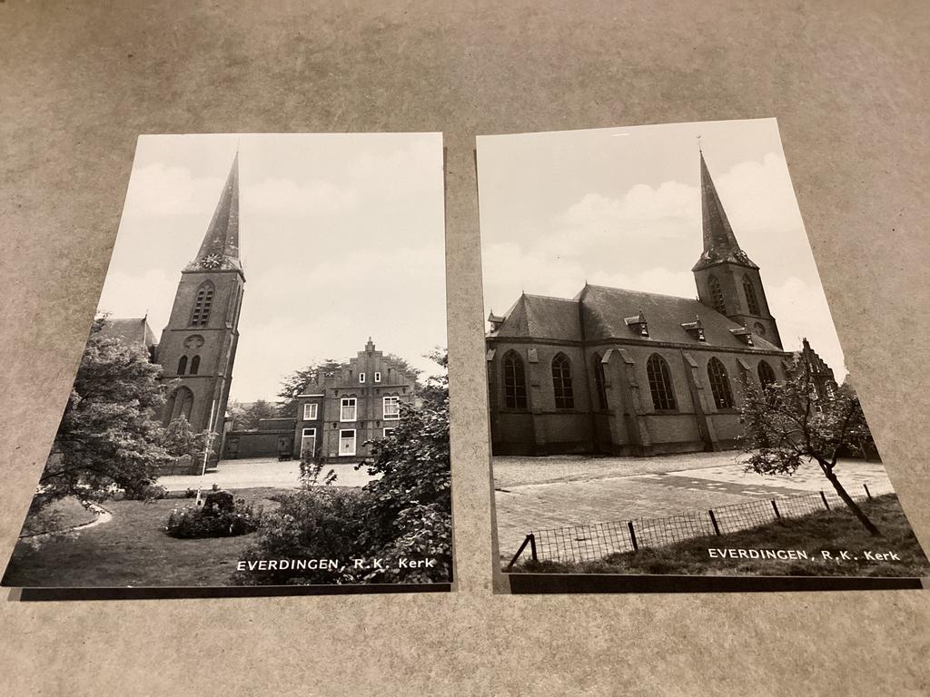Everdingen.     R. K. Kerk  2 x, Ophalen of Verzenden