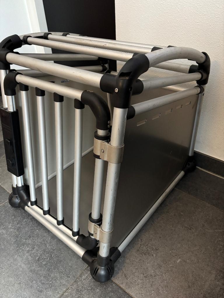 Honden bench auto, Ophalen, Zo goed als nieuw