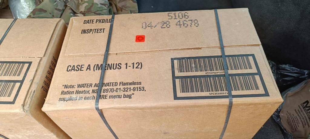 US Army MRE Rantsoen doos A 4-2027, Verzamelen, Militaria | Algemeen, Ophalen of Verzenden, Landmacht, Nederland, Embleem of Badge