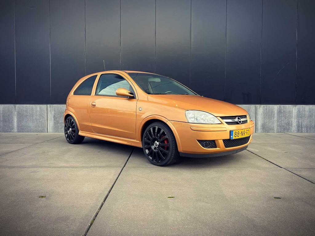 Opel Corsa GSi 1.8 16V - 2004, 1796 cc, Metallic lak, Handgeschakeld, Grijs