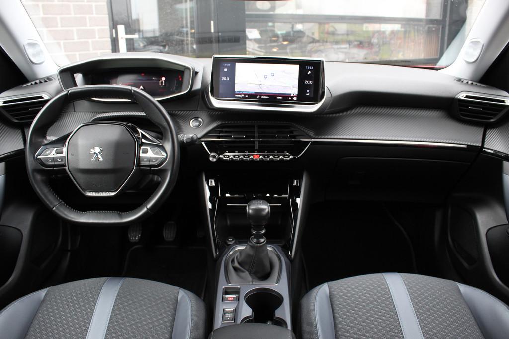 Peugeot 2008 1.2 PureTech Allure / Carplay / Keyless / N.A.P, Voorwielaandrijving, Gebruikt, 1199 cc, Met garantie (alle)