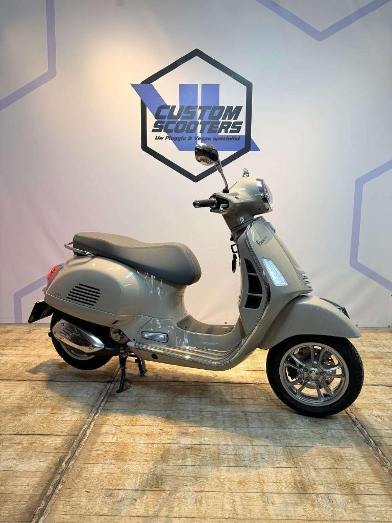 Vespa GTS 300 2025 Beige Avvolgente motor scooter