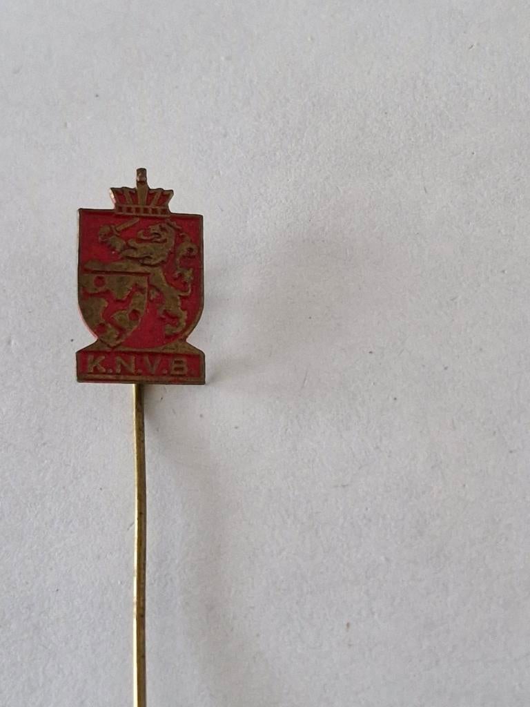 Vintage KNVB en Nederland Speldjes - Set van 3, Verzamelen, Speldjes, Pins en Buttons, Ophalen of Verzenden, Gebruikt, Sport, Speldje of Pin
