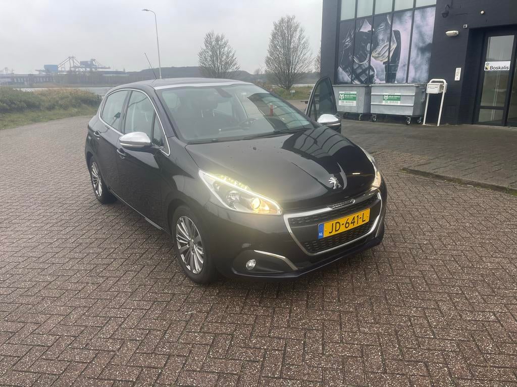 Peugeot 208 1.2 VTI 81KW/110PK 5-D 2016 Blauw, Voorwielaandrijving, 40 €/maand, Blauw, Leder en Stof