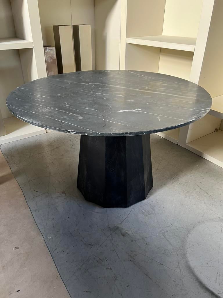 Eettafel marmer rond 130cm zwart, Huis en Inrichting, Info@savoireinteriors.com, 100 tot 150 cm, Rond, Van haestrechtstraat 15d