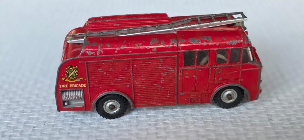 Dinky Toys No. 259 -originele  Bedford Fire Engine, Hobby en Vrije tijd, Modelauto's | 1:43, Ophalen of Verzenden, Gebruikt, Bus of Vrachtwagen