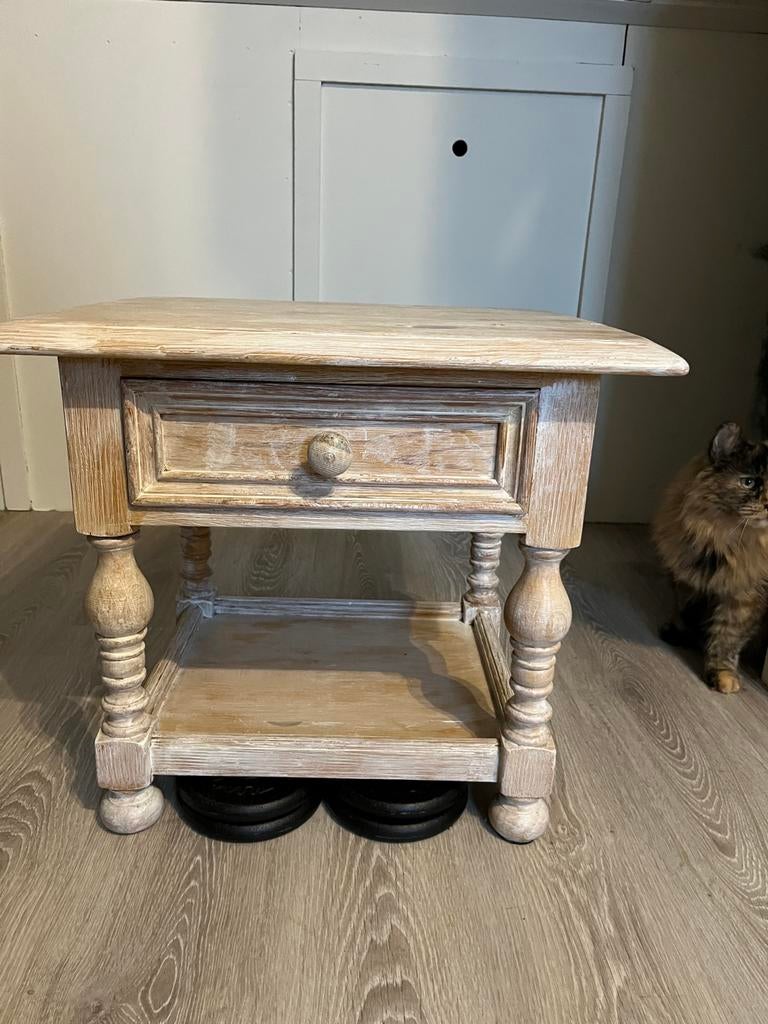 Nachtkastje in whitewash, Ophalen, Minder dan 55 cm, Gebruikt, 60 cm of meer