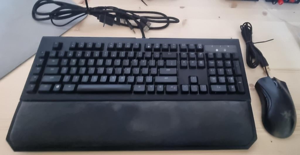 Razer Blackwidow V2 Toetsenbord + Deathadder Chroma Muis, Rechtshandig, Muis, Gebruikt, Gaming muis