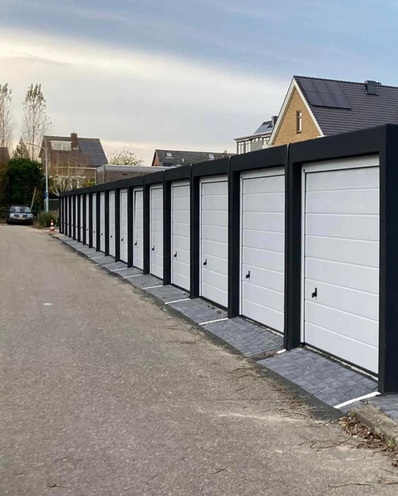 te huur va 1 april garagebox in Zwaanshoek