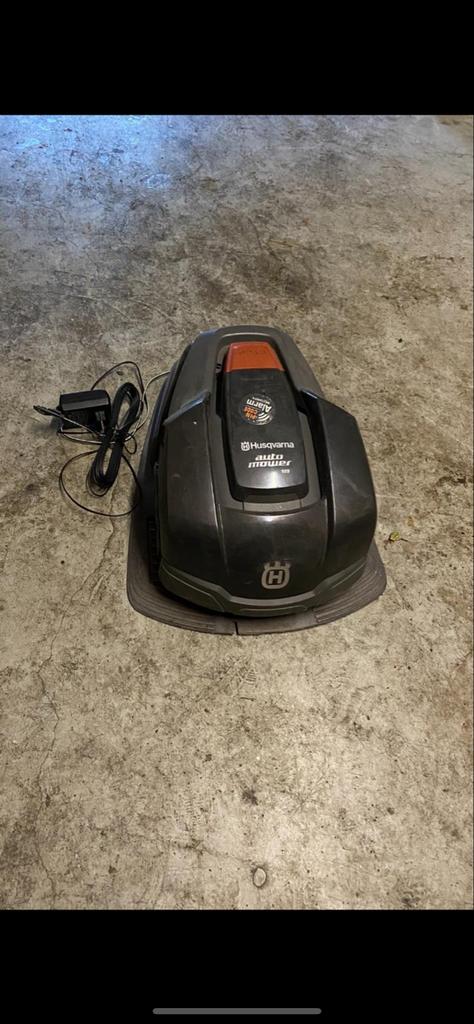 Husqvarna Automower 105 Robotmaaier, Ophalen of Verzenden, Gebruikt, 20 tot 25 cm
