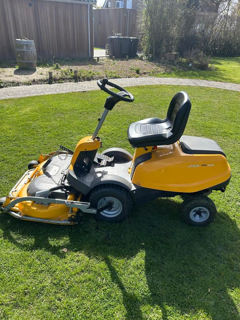 Stiga Villa 15 HST zitmaaier, Ophalen, Gebruikt, 50 cm of meer, Benzine-grasmaaier