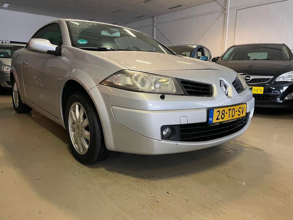 Renault Mégane Coupé-Cabriolet 2.0-16V Tech Line, Voorwielaandrijving, 1998 cc, 135 pk, Gebruikt
