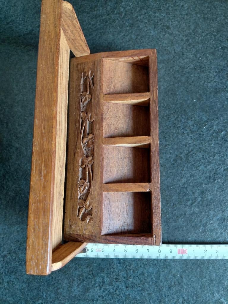 Vintage houten miniatuur kastje met houtsnijwerk, Antiek en Kunst, Ophalen of Verzenden
