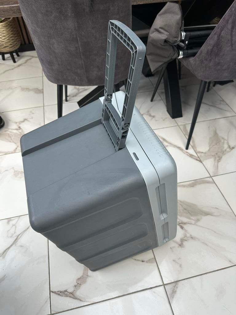 Elektrische koelbox 40L met wielen, 12V/220V, Ophalen of Verzenden, Gebruikt, Koelbox, Elektrisch