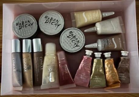 Uit visagie doos - diverse oogschaduw 13x + lipbalsem 2x, Ophalen of Verzenden, Zo goed als nieuw, Gehele gezicht