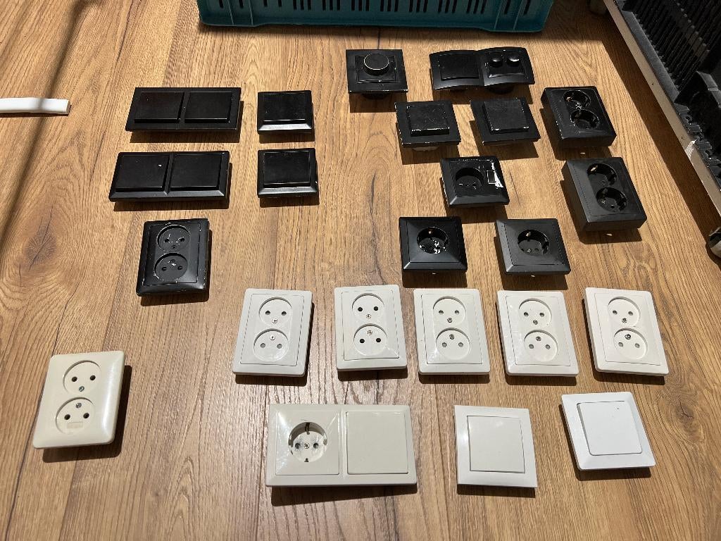Partij gebruikte stopcontacten en schakelaars – zwart & wit, Ophalen, Gebruikt, Overige typen