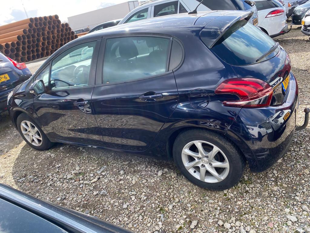 Peugeot 208 | 2017 | 1.2 PureTech Blue Lion | export en hand, Auto's, Voorwielaandrijving, Gebruikt, 1199 cc, Parkeersensor