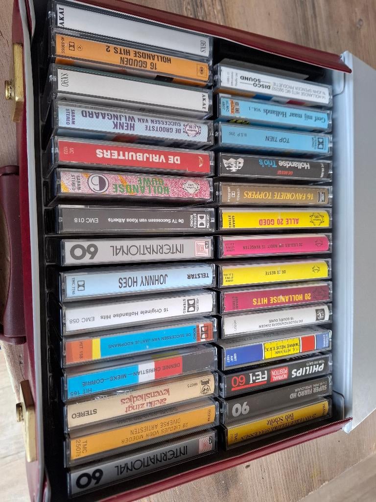 Koffertje met 30 cassettes, Cd's en Dvd's, Cassettebandjes, Gebruikt, 2 t/m 25 bandjes, Overige genres, Ophalen of Verzenden