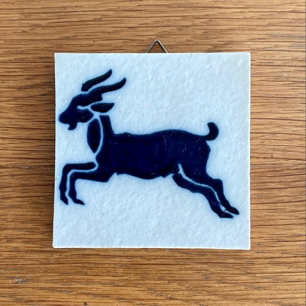 oud TEGELTJE springbokje steenbok vintage wandtegel brocante, Antiek en Kunst, Antiek | Wandborden en Tegels, Ophalen of Verzenden