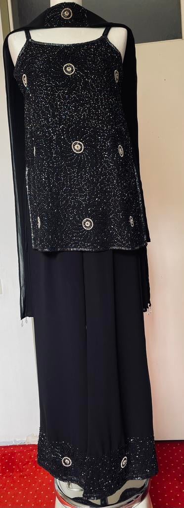 Zwarte Broekpak met sjaal. Maat: 38, Maat 38/40 (M), Overige typen, Zwart, Ophalen of Verzenden