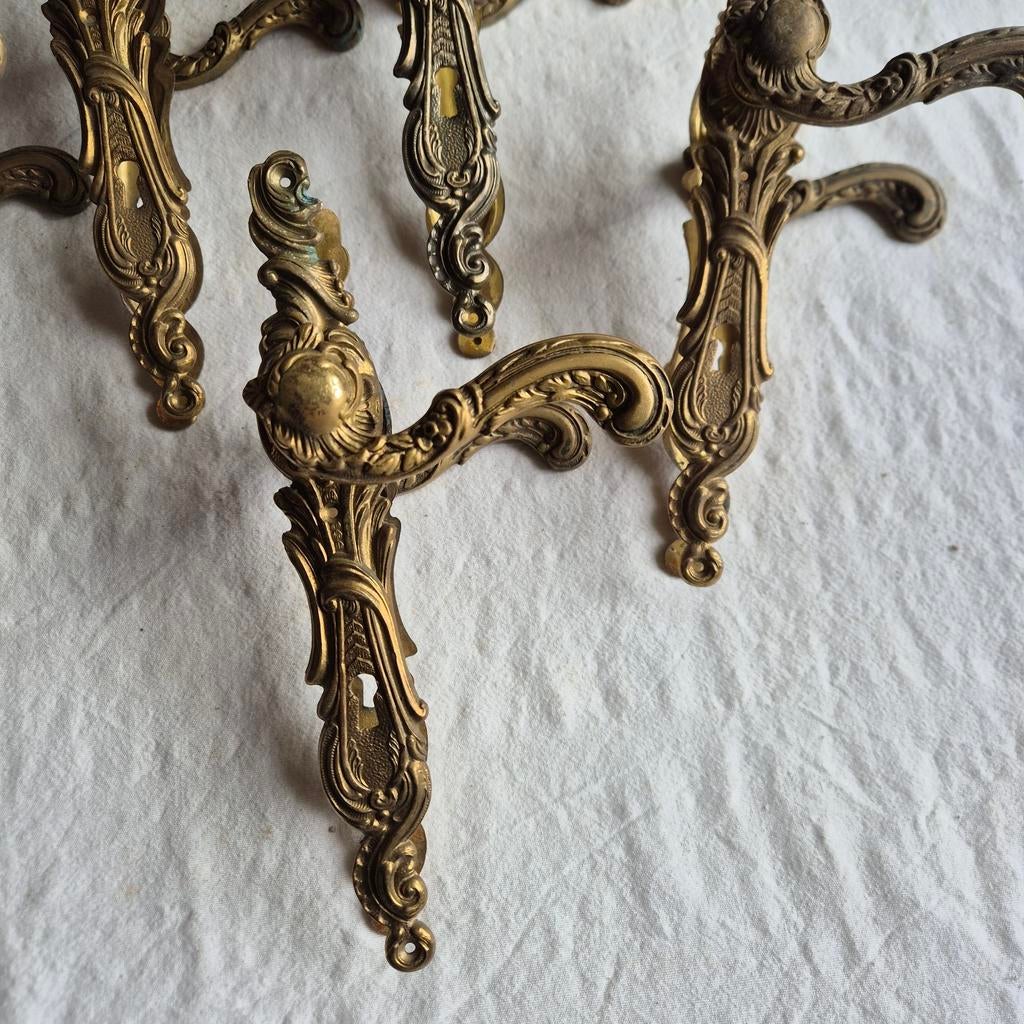 Set van 5 antieke deurklinken, sierlijk bewerkt, messing, Antiek en Kunst, Ophalen of Verzenden