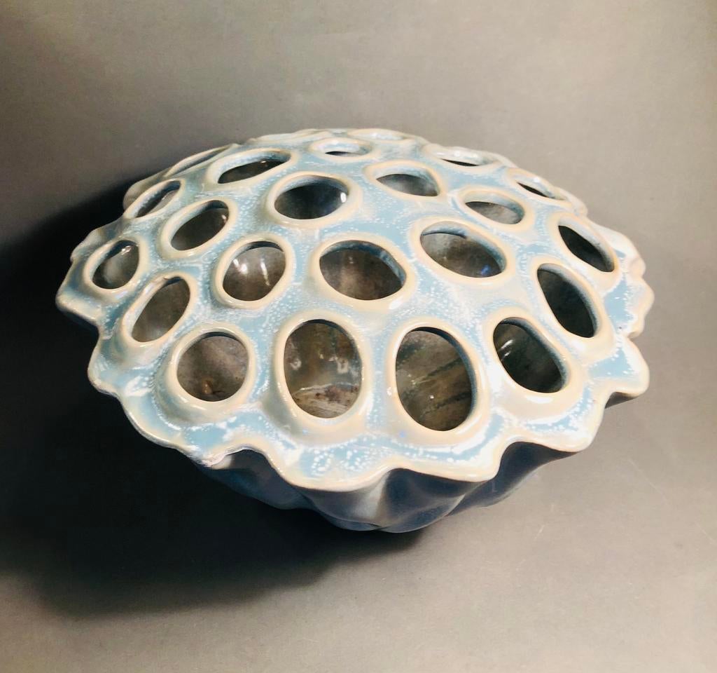 Des Pots lotusvaas, keramiek, lichtblauw van kleur, Ophalen of Verzenden, Zo goed als nieuw, Aardewerk of Porselein, Minder dan 50 cm