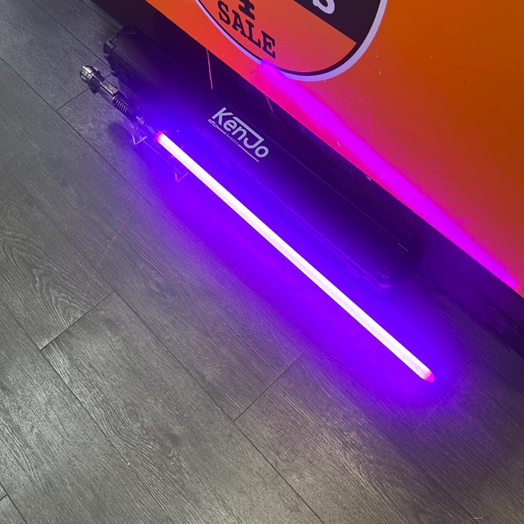 KenJo Sabers | Obi-Wan Mark - Two Weathered | NeoPixel, Ophalen of Verzenden, Zo goed als nieuw, Overige typen