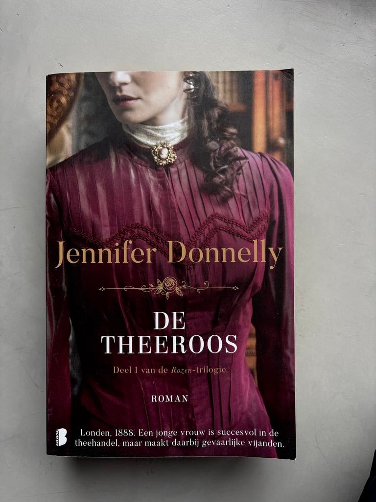 De Theeroos - Jennifer Donnelly (Deel 1 Rozen-trilogie), Boeken, Ophalen of Verzenden, Gelezen, Europa overig
