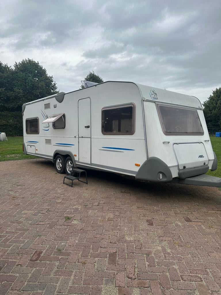 Dubbel Asser Knaus Azur 750 caravan, Vast bed, 7 tot 8 meter, Airco, Particulier