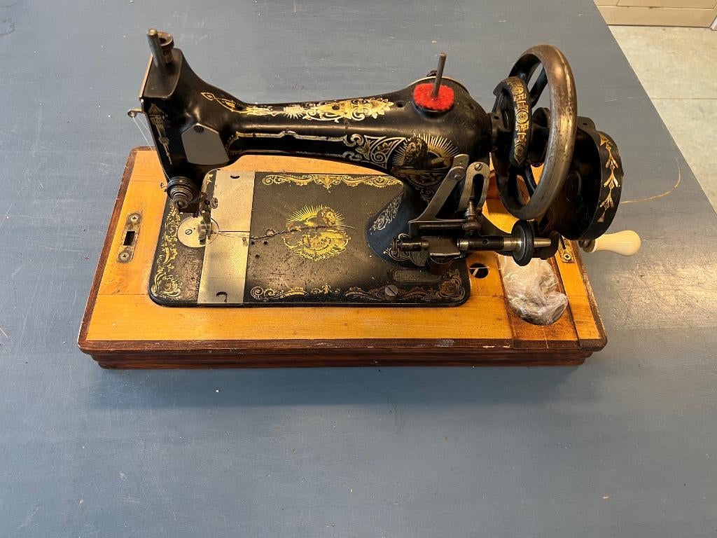antieke naaimachine, Antiek en Kunst, Antiek | Naaimachines, Ophalen