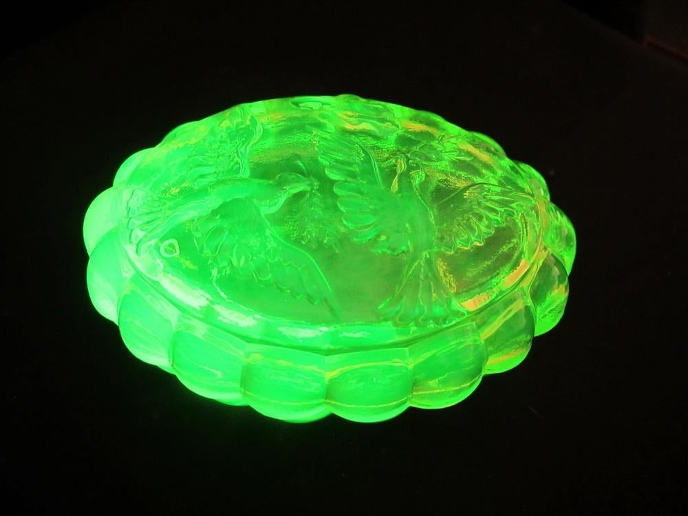 Antieke art deco uranium vaseline glazen bonbonnière duiven, Verzenden