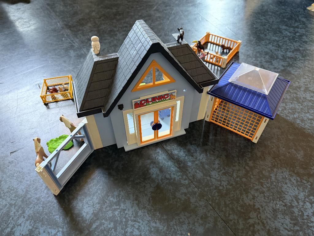 dierenkliniek playmobil, Ophalen of Verzenden, Gebruikt, Complete set