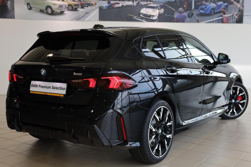 BMW 1 Serie 120 M Sport Pro | Head-Up Display | Harman Kardo, Met garantie (alle), Zwart, Origineel Nederlands, Bedrijf