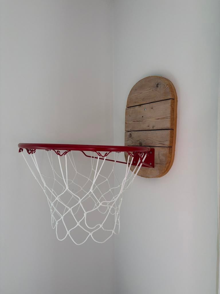 Basketbalnet met steigerhouten achterwand - Kinderkamer, Ophalen of Verzenden, Gebruikt, Ring, Bord of Paal