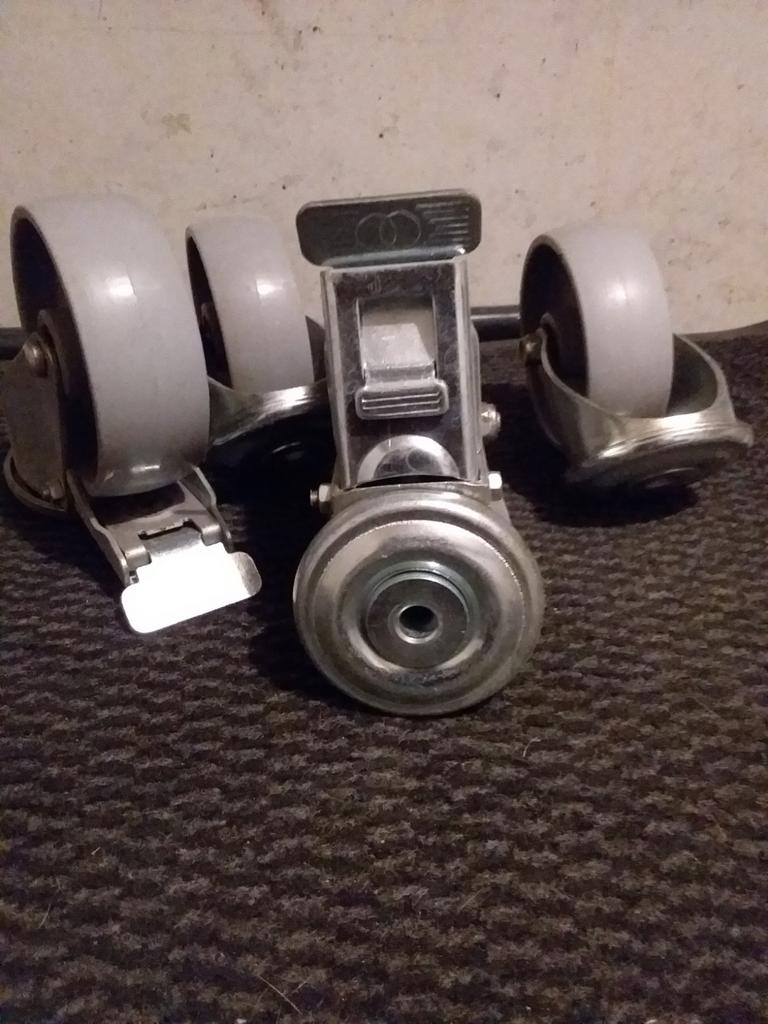 Grote bokwielen, twee met rem, Ophalen of Verzenden, Gebruikt