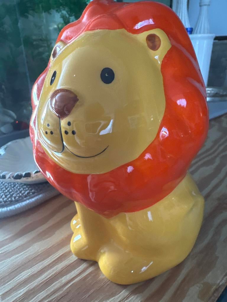 Leuke leeuw spaarpot - Melinera (in de doos ), Ophalen of Verzenden, Zo goed als nieuw, Steen, Aardewerk of Keramiek, Dier