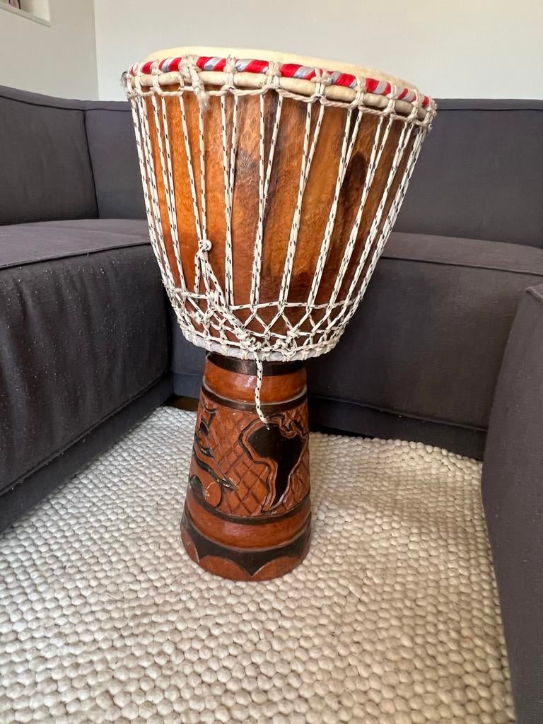 Mooie handgesneden Djembe trommel, Ophalen of Verzenden, Gebruikt, Trommel